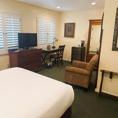 Castillo Inn At The Beach-2
