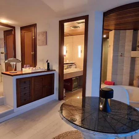 Solo Atico Guest Suites-2