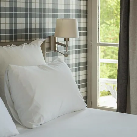 Best Western Le Cheval Blanc -Centre- Vieux Port-3