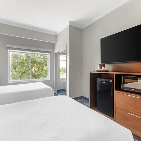 Best Western Plus Miami Airport North Hotel & Suites-2