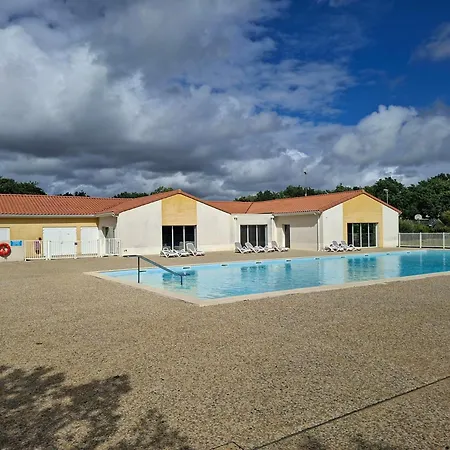 Lagrange Vacances Le Village de la Mer-3