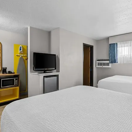 Days Inn By Wyndham Alpena-3