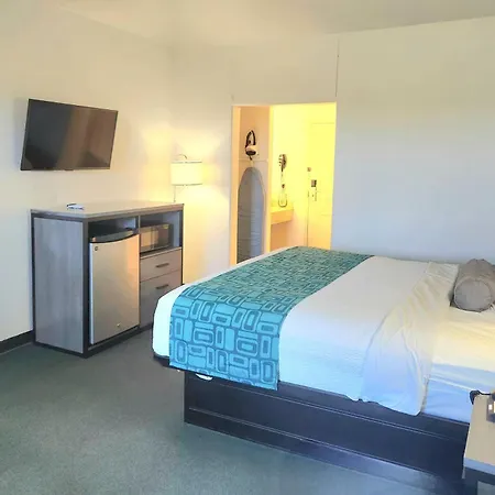 Howard Johnson By Wyndham Galveston-3