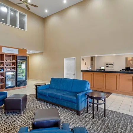 Comfort Suites Normal University Area-3