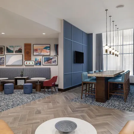 Hampton Inn & Suites - Roanoke-Downtown, Va-3