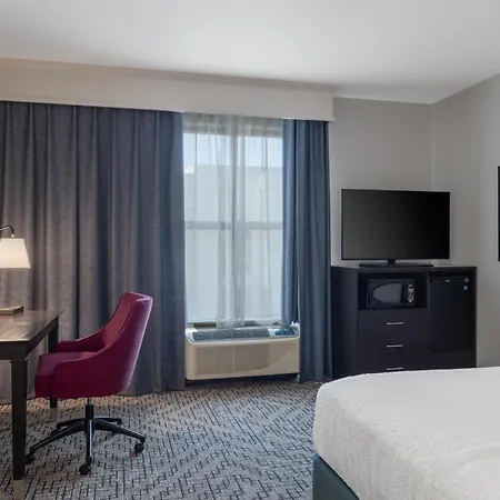 Hampton Inn & Suites - Roanoke-Downtown, Va-3