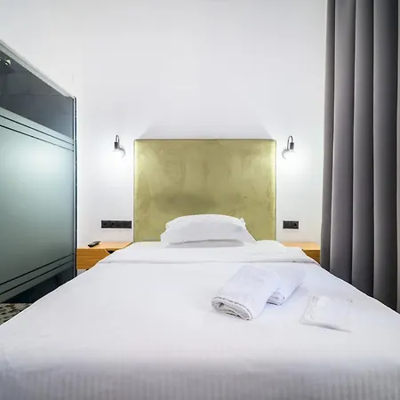 The Maroon Bottle Hotel-3