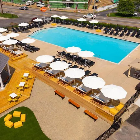 Driftaway Hotel And Pool-2