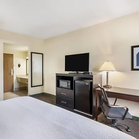Baymont By Wyndham Janesville-2