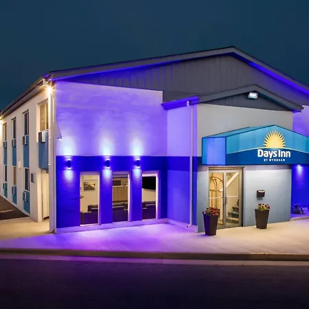 Days Inn By Wyndham La Crosse-2