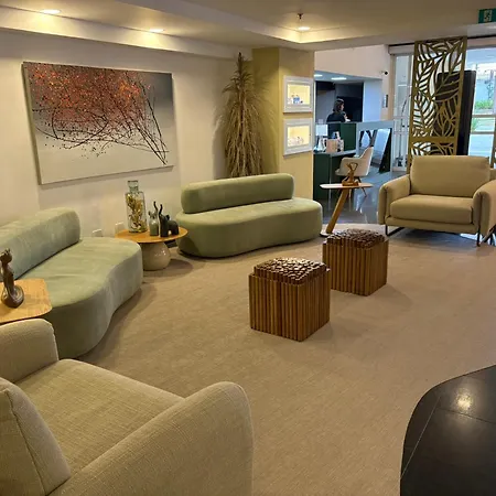 Quality Suites Alphaville-2
