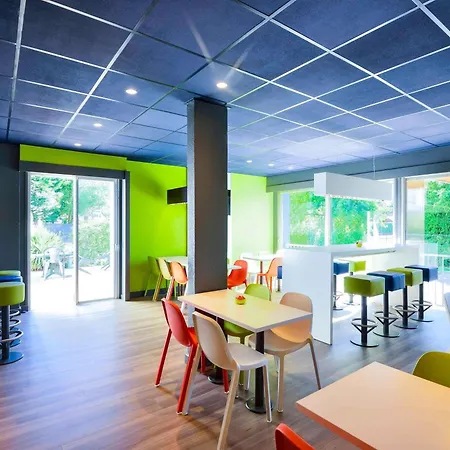 ibis budget Pau Lescar-2