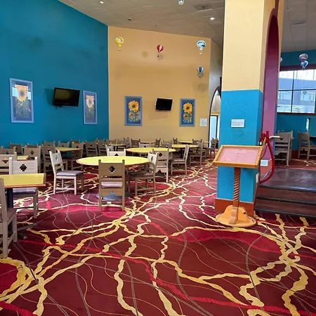 Ramada By Wyndham Albuquerque Midtown-3