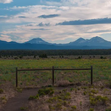 The Stranger Lodge - Pet Friendly-2