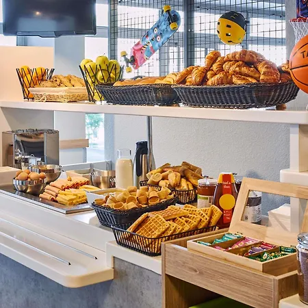 ibis budget Porte d'Aubervilliers-2