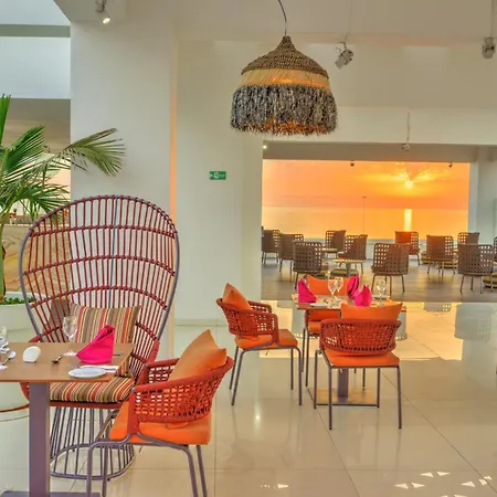 King Evelthon Beach Hotel & Resort-3