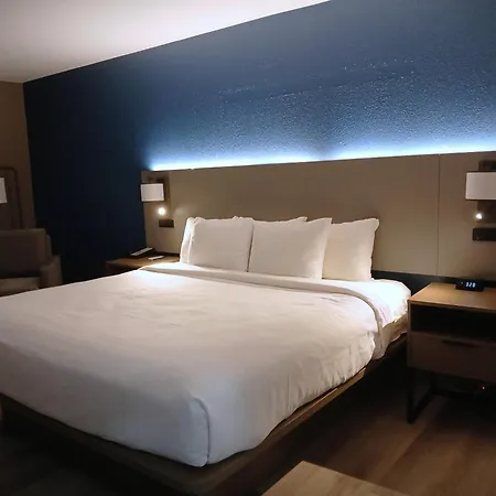 Comfort Inn Near Downtown & Blue Ridge Pkwy-2