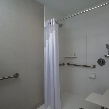 Holiday Inn Cleveland Clinic By Ihg-2