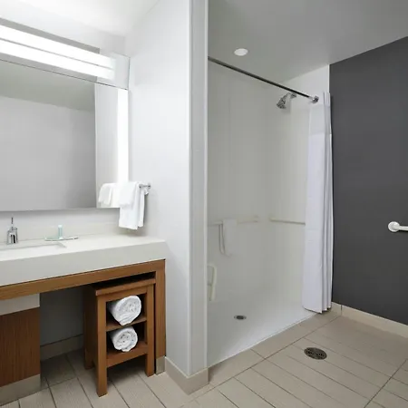 Courtyard By Marriott Erie Bayfront-2