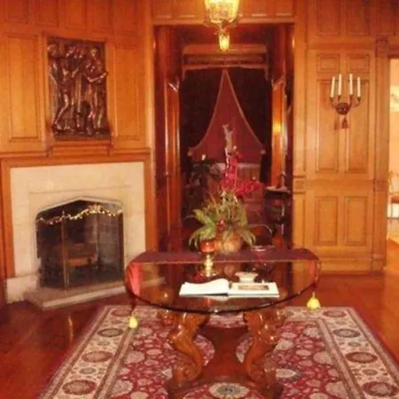 Alexander Mansion Bed And Breakfast-3