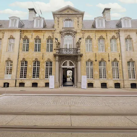 Sapphire House Antwerp, Autograph Collection-3