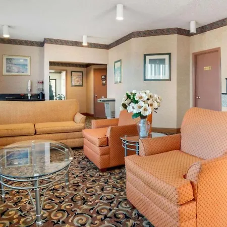 Econo Lodge Inn & Suites Forest-2