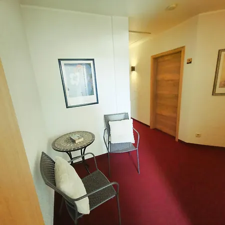 Hotel Zum Kreuzberg-3