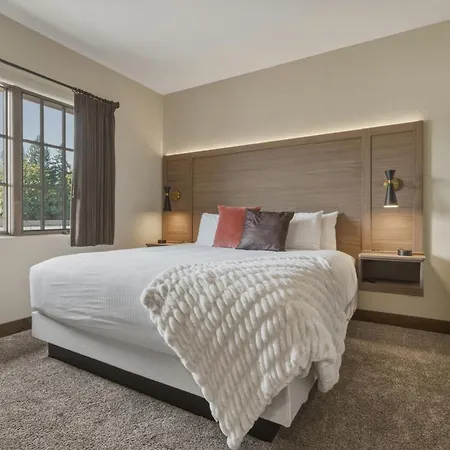 Columbia Cliff Villas-3