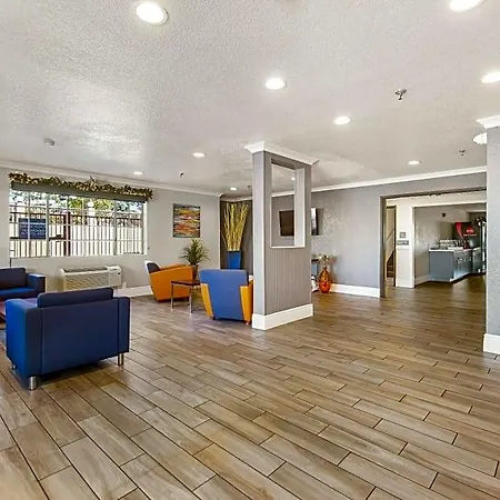 Econo Lodge-2