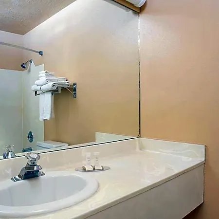 Howard Johnson By Wyndham Brigham City-3