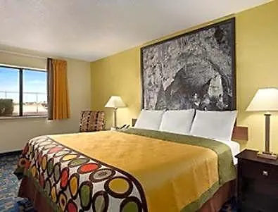 Super 8 By Wyndham Carlsbad-2