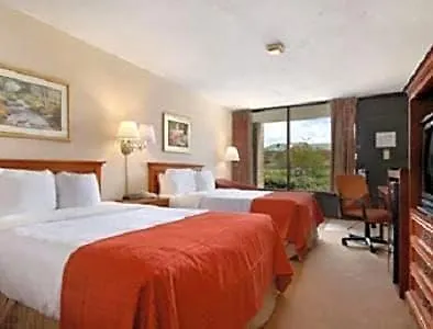 Baymont By Wyndham Paris-3