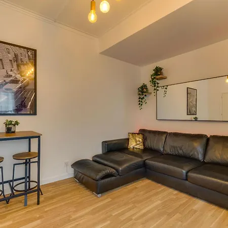 Avenue View Rooms-2