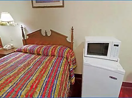 Rumford Motor Inn-2