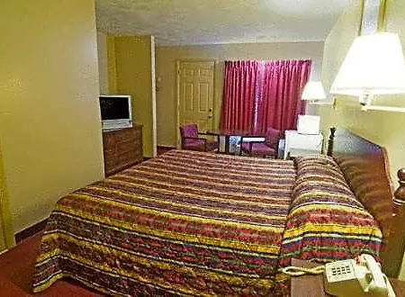 Rumford Motor Inn-3