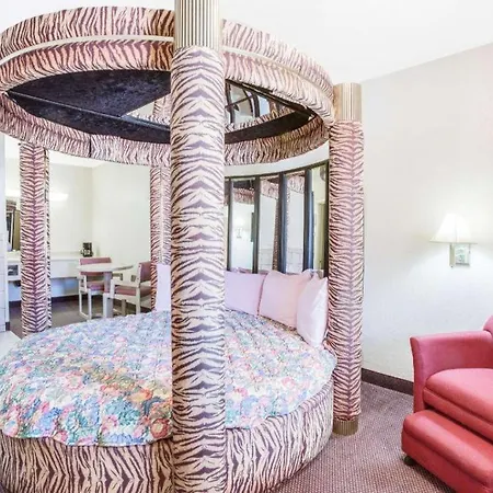 Travelodge By Wyndham Parkersburg-2