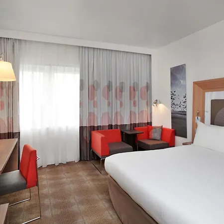 Novotel London West-3