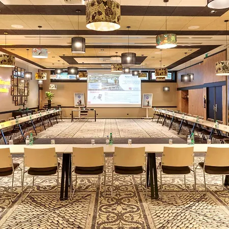 Novotel Paris 14 Porte d'Orleans-3
