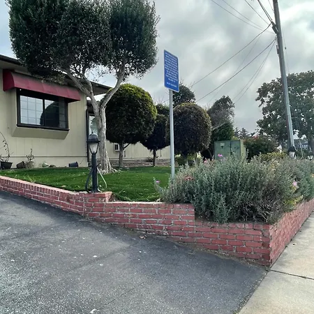 Monterey Fairgrounds Inn-3