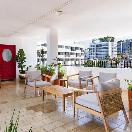 Emperador Vallarta Beachfront Hotel And Suites-3