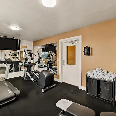 Days Inn & Suites By Wyndham Logan-2