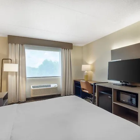 Comfort Inn & Suites Butler-2