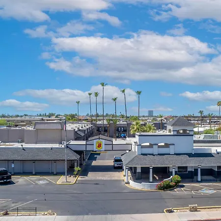 Super 8 By Wyndham Mesa Downtown Near Convention Center-2