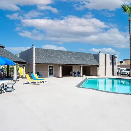 Super 8 By Wyndham Mesa Downtown Near Convention Center-3