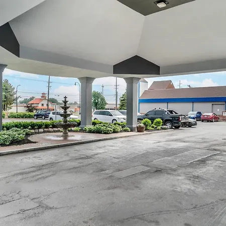 Quality Inn & Suites Livonia - Detroit-3