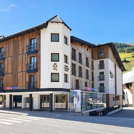 Glanz & Glory Hotel-2