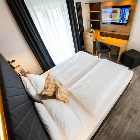 b-vier Hotel Bad Driburg-3