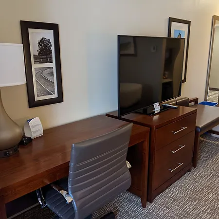 Comfort Inn & Suites Harrisonburg-3