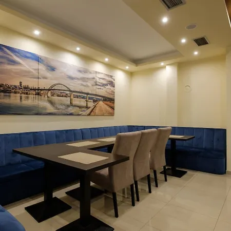 Airport Hotel Garni-3