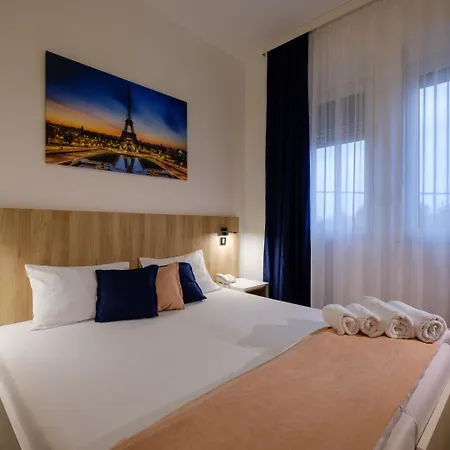 Airport Hotel Garni-2